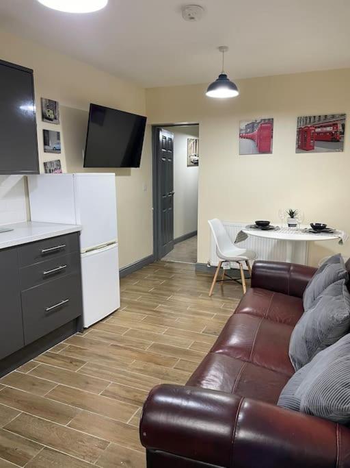 Modern 2 Bedroom Apartment In Derby City Centre Exterior foto