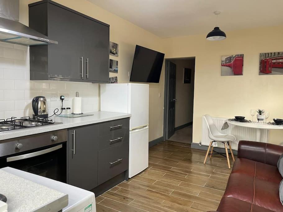 Modern 2 Bedroom Apartment In Derby City Centre Exterior foto